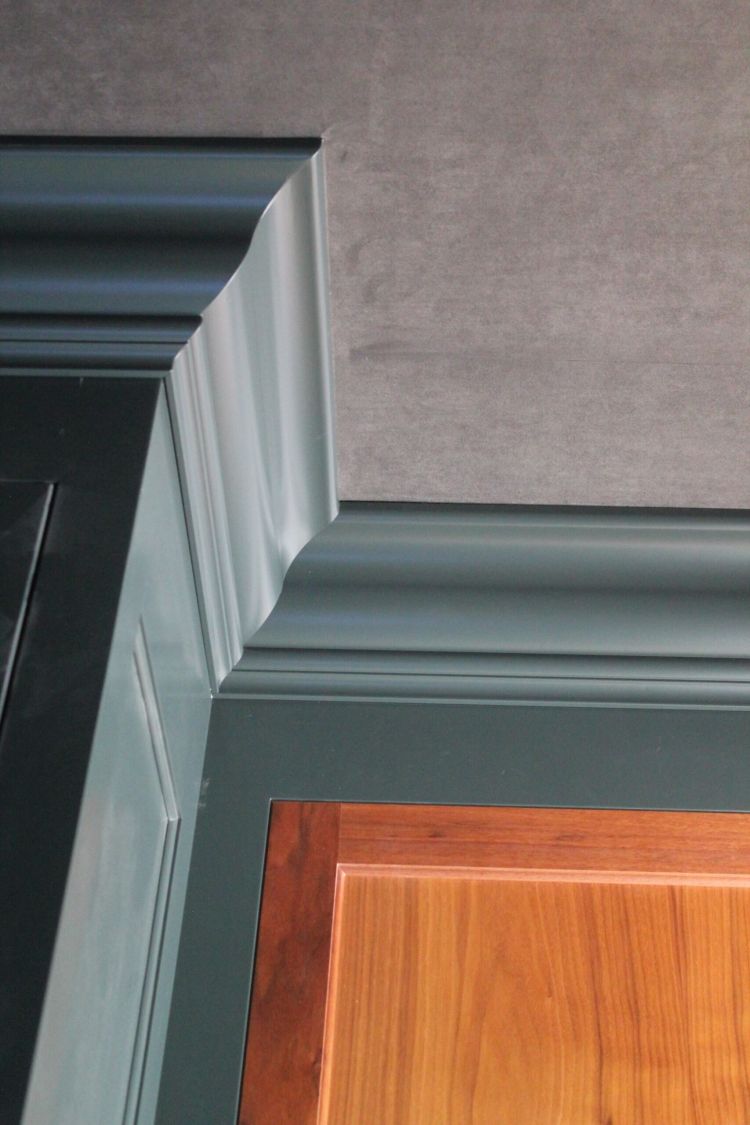 painted crown moulding - Captain Tommy Thompson